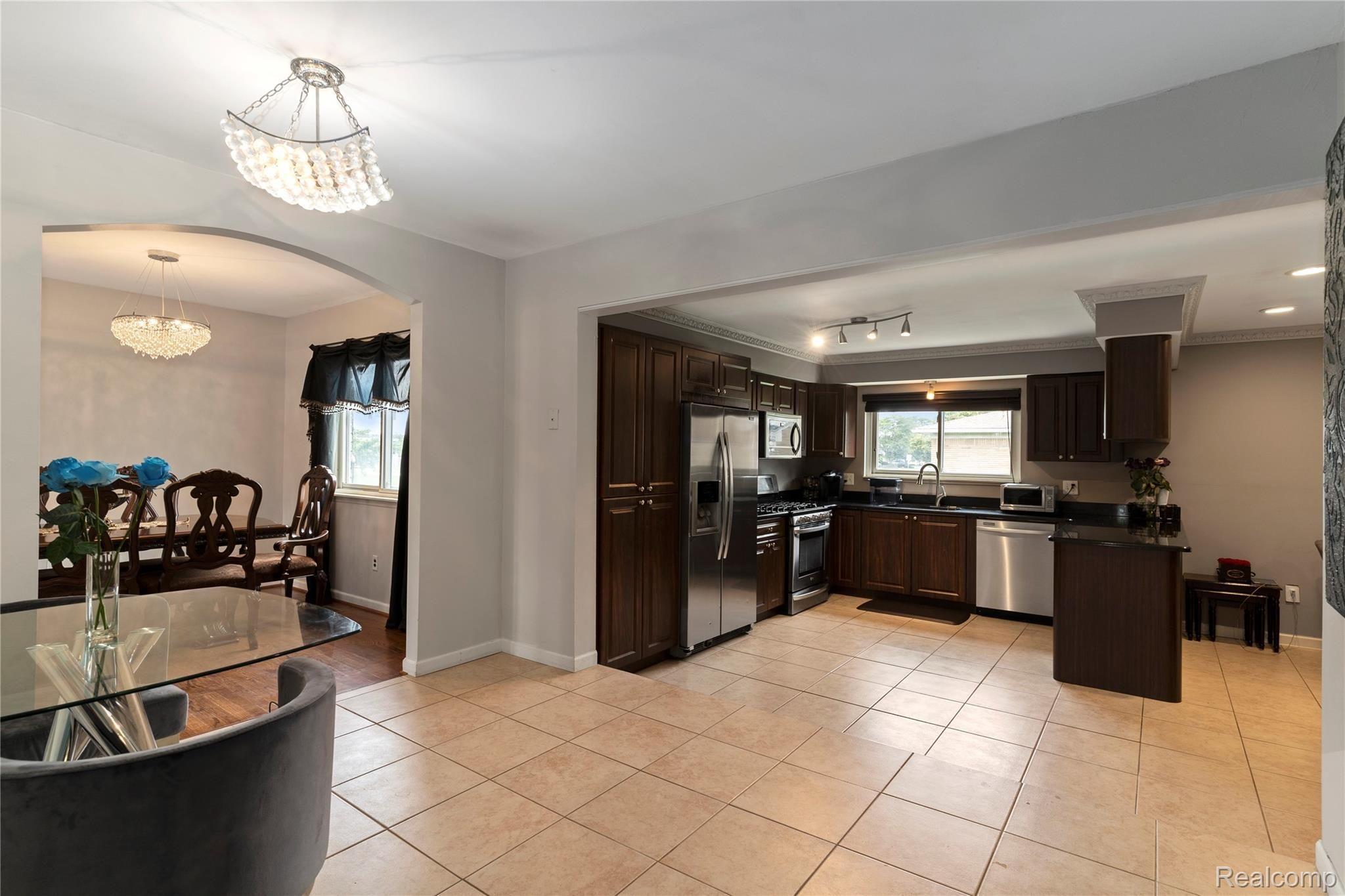 1060 Inkster Road Dearborn Heights, MI 48127 - Photo 9 of 26 DSC09043.jpg