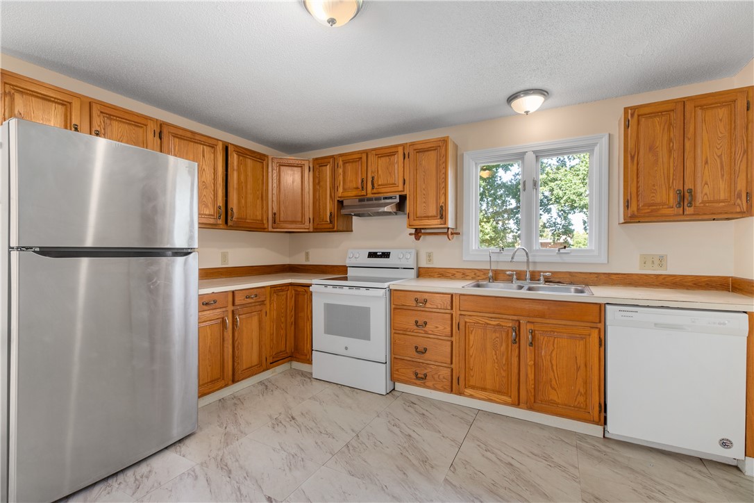 94 Ridgewood Road Middletown, RI 02842 - Photo 9 of 31