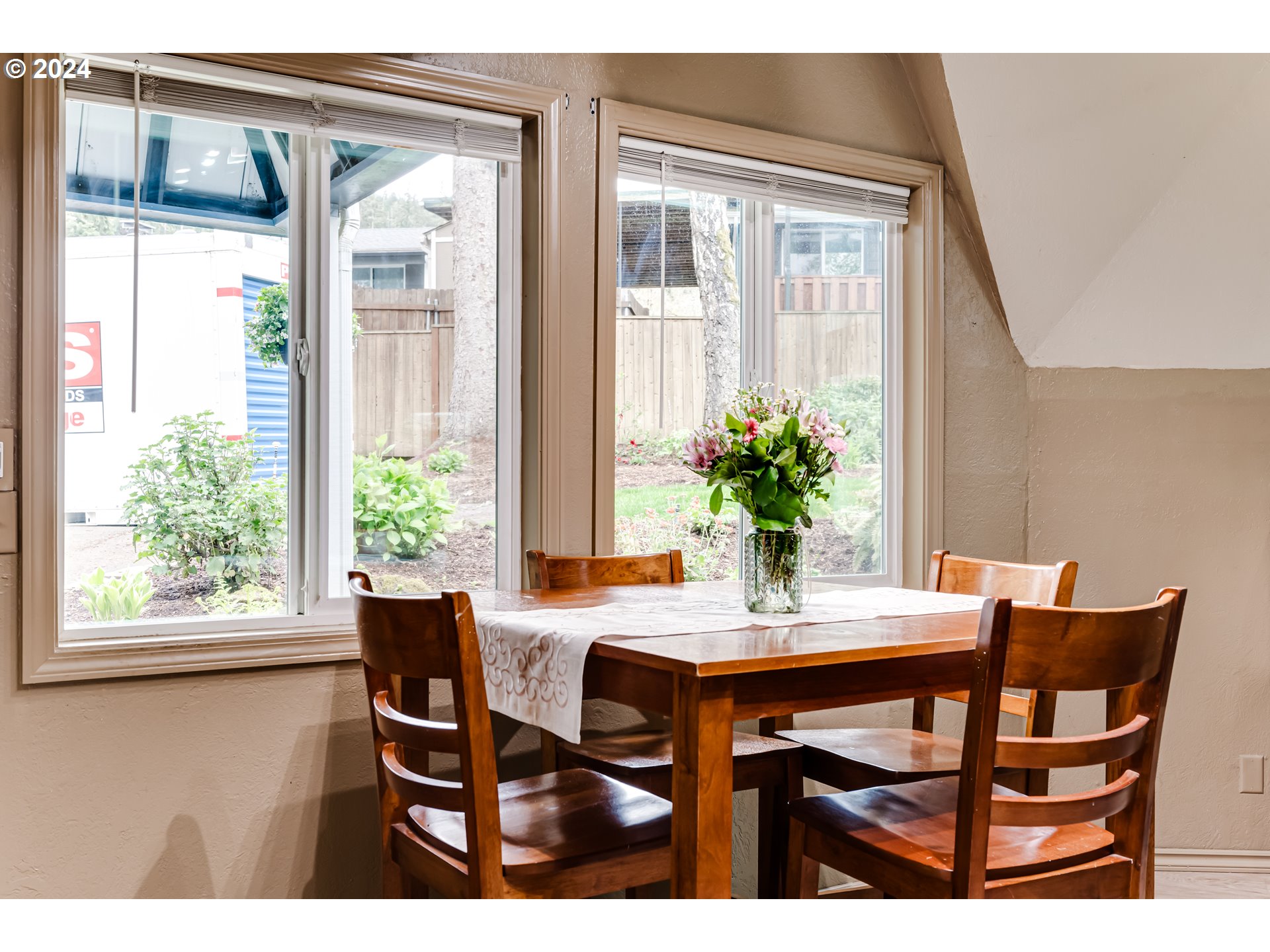 796 South 70th Street Springfield, OR 97478 - Photo 14 of 22 Dining Area