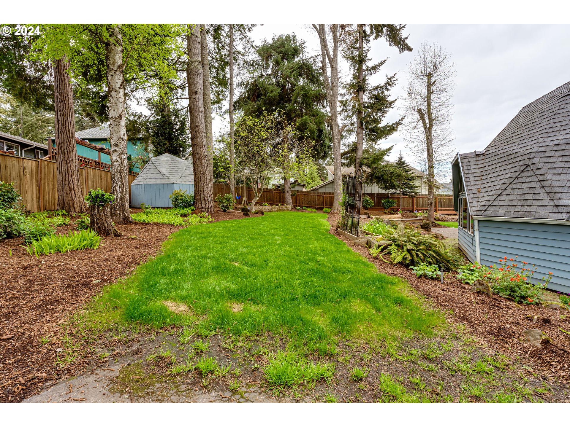 796 South 70th Street Springfield, OR 97478 - Photo 5 of 22 Backyard