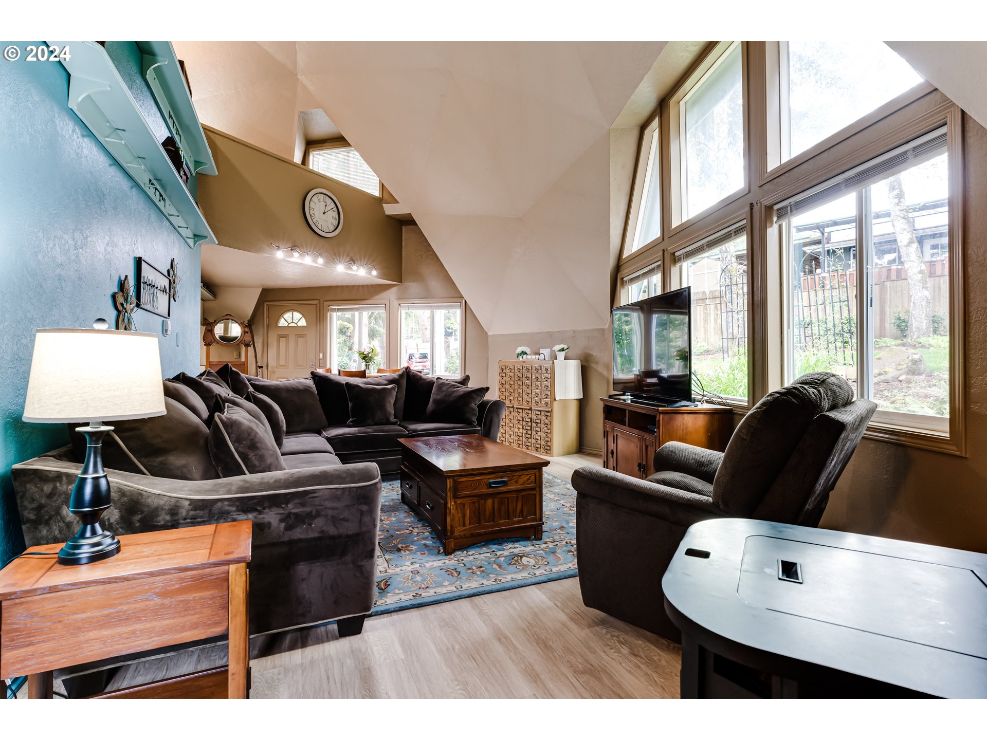 796 South 70th Street Springfield, OR 97478 - Photo 7 of 22 Living Room