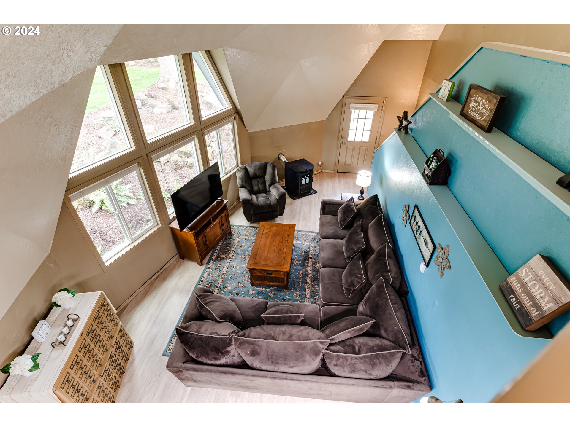 796 South 70th Street Springfield, OR 97478 - Photo 9 of 22 Living Room