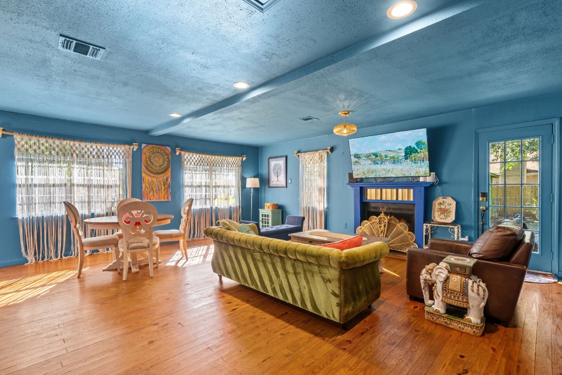 18162 Atkinson Lane Conroe, TX 77384 - Photo 18 of 50 100+ yr old reclaim Heart Pine wood floors in great condition