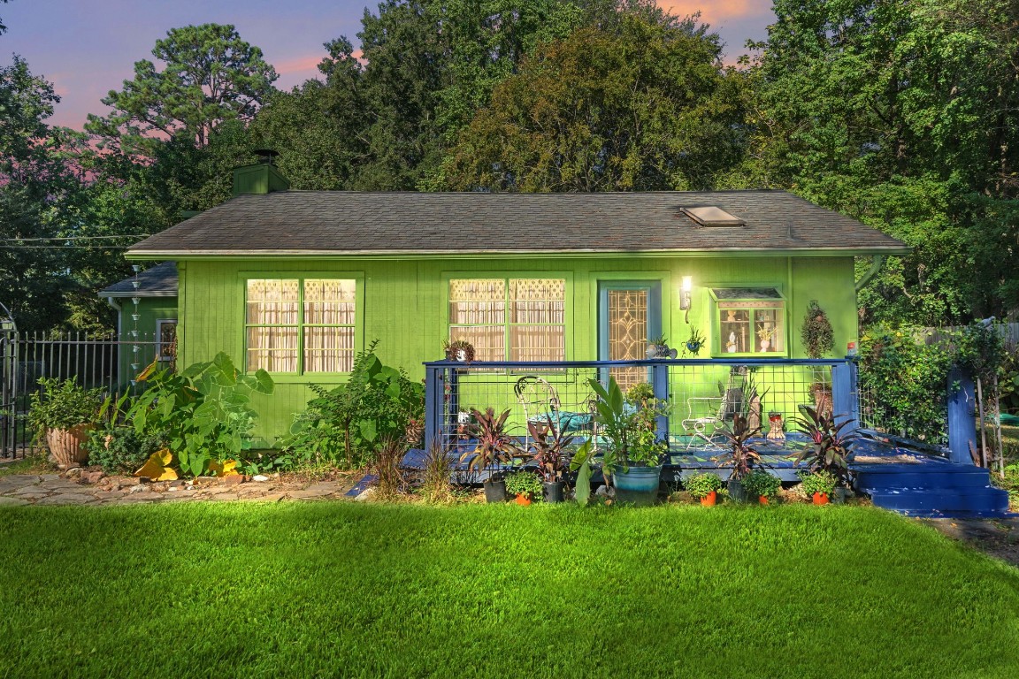 18162 Atkinson Lane Conroe, TX 77384 - Photo 3 of 50 You'll be amazed how much larger the inside is from the first outside apperance