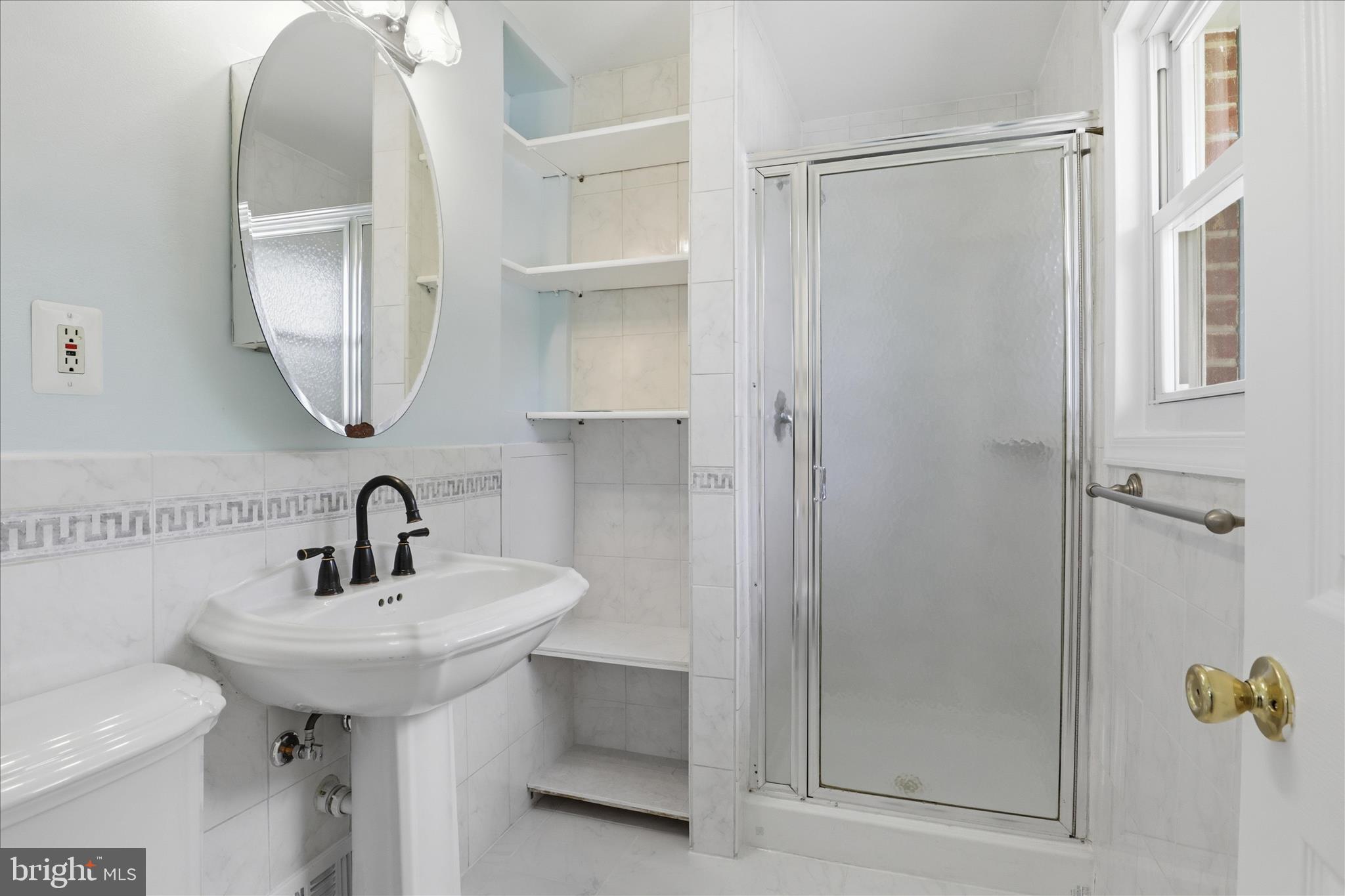 6718 Ruskin Street Springfield, VA 22150 - Photo 22 of 71 Bathroom attached to Primary Bedroom