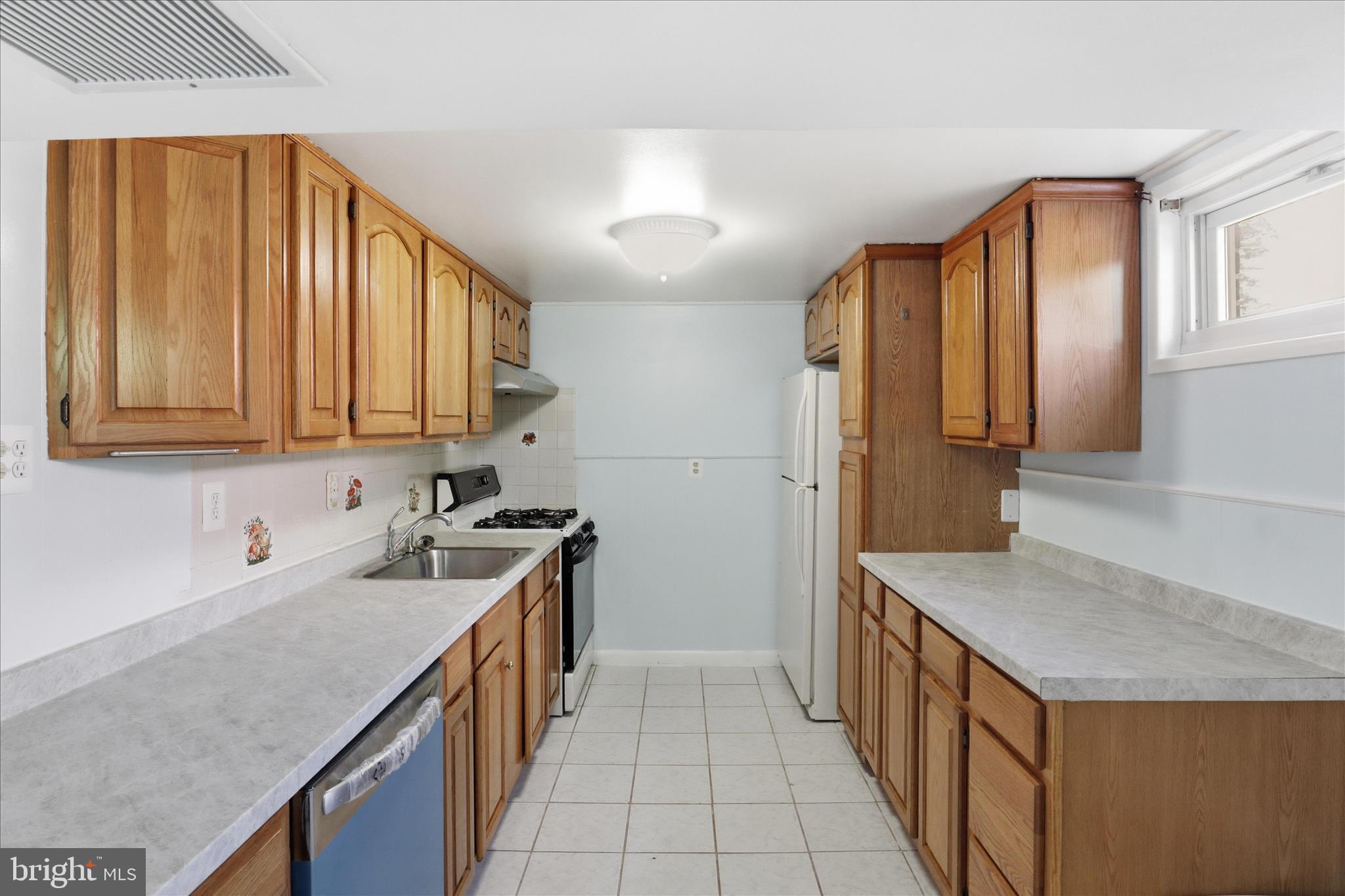 6718 Ruskin Street Springfield, VA 22150 - Photo 46 of 71 Lower Level- Full Second Kitchen
