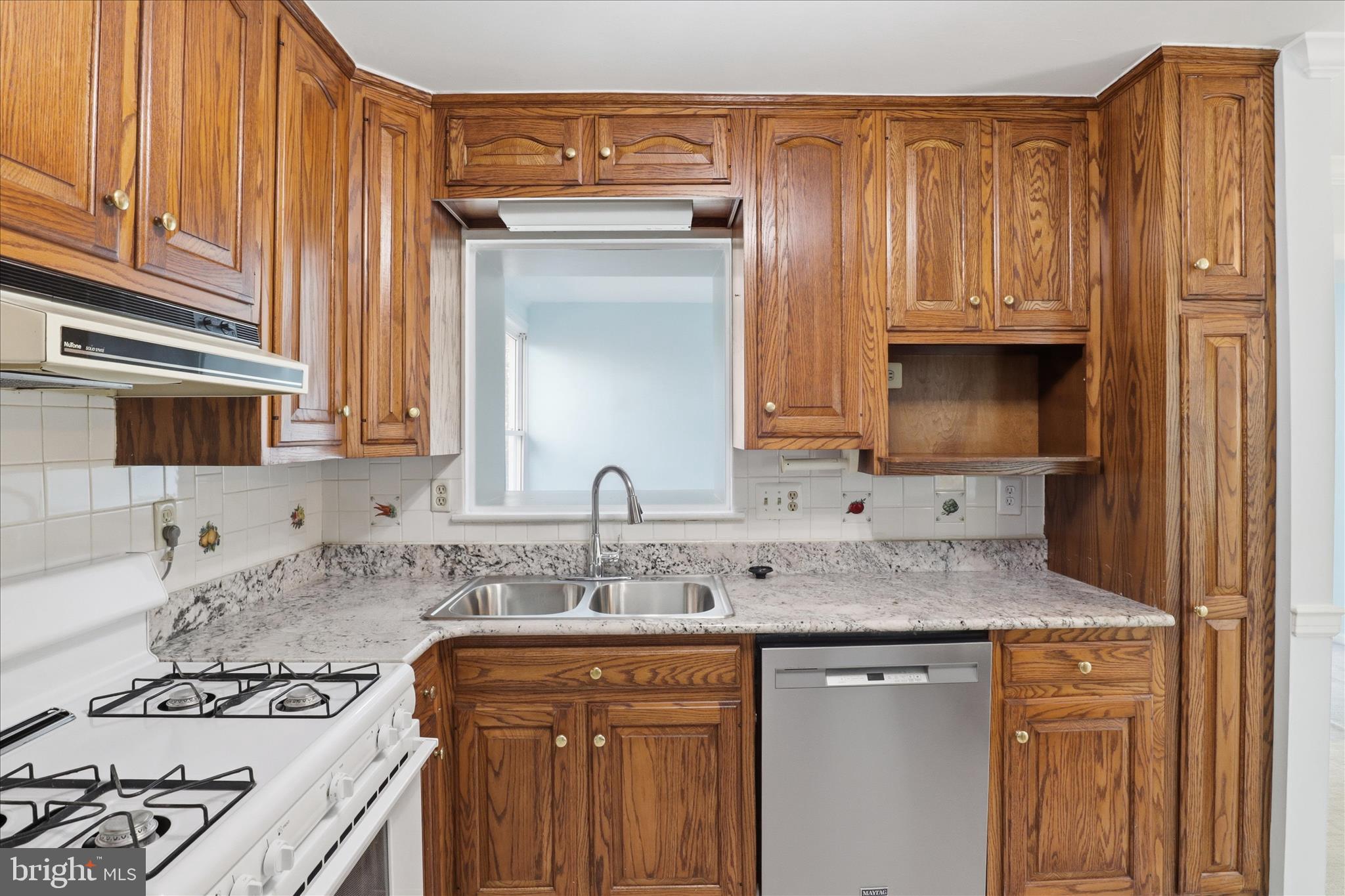 6718 Ruskin Street Springfield, VA 22150 - Photo 6 of 71 Main Level- Kitchen