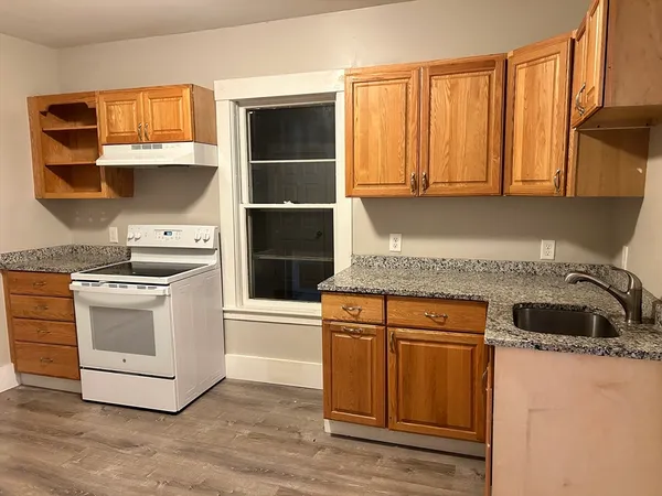 $1,300 | 45 Greenwood Street, Unit 2R, Gardner, MA 01440