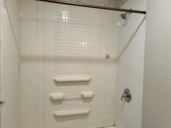 $1,300 | 45 Greenwood Street, Unit 2R, Gardner, MA 01440