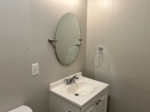 $1,300 | 45 Greenwood Street, Unit 2R, Gardner, MA 01440