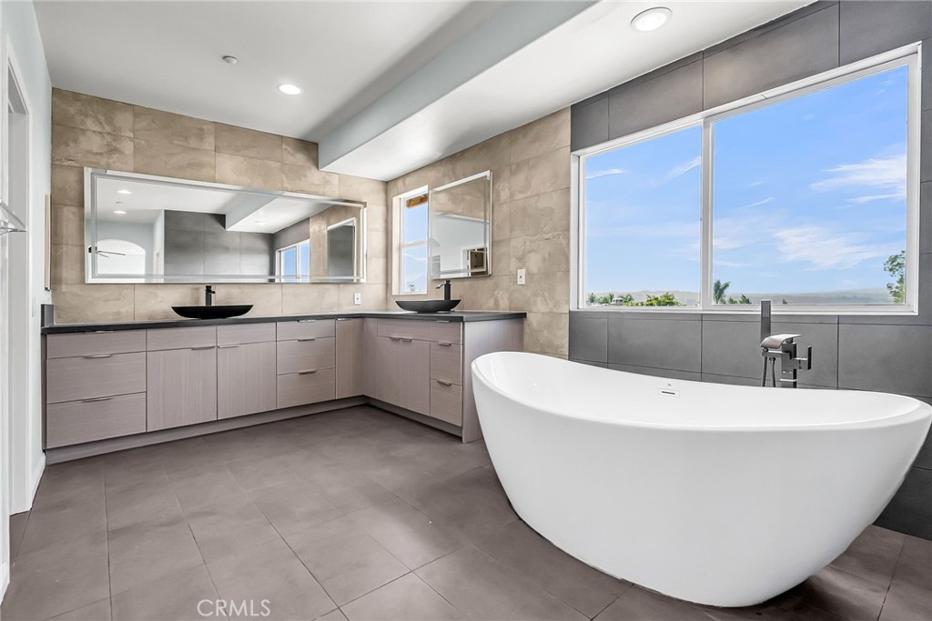 7535 Misty View Place Riverside, CA 92506 - Photo 23 of 75