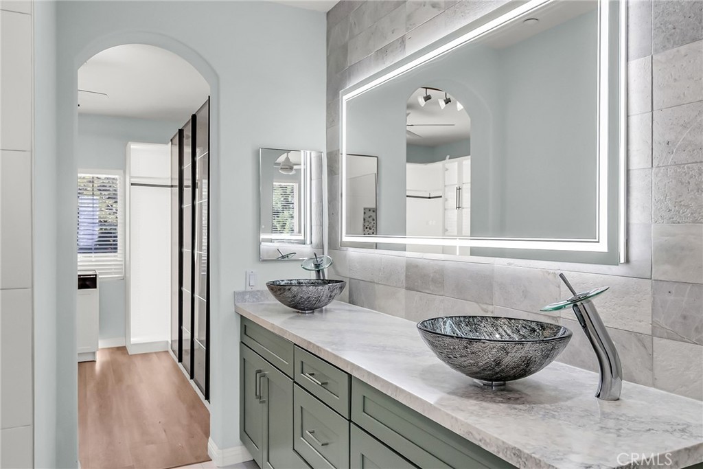 7535 Misty View Place Riverside, CA 92506 - Photo 25 of 75 Jack and Jill bathroom