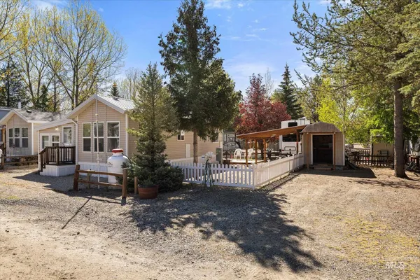 $299,500 | 33-35 A Street, Cascade, ID 83611