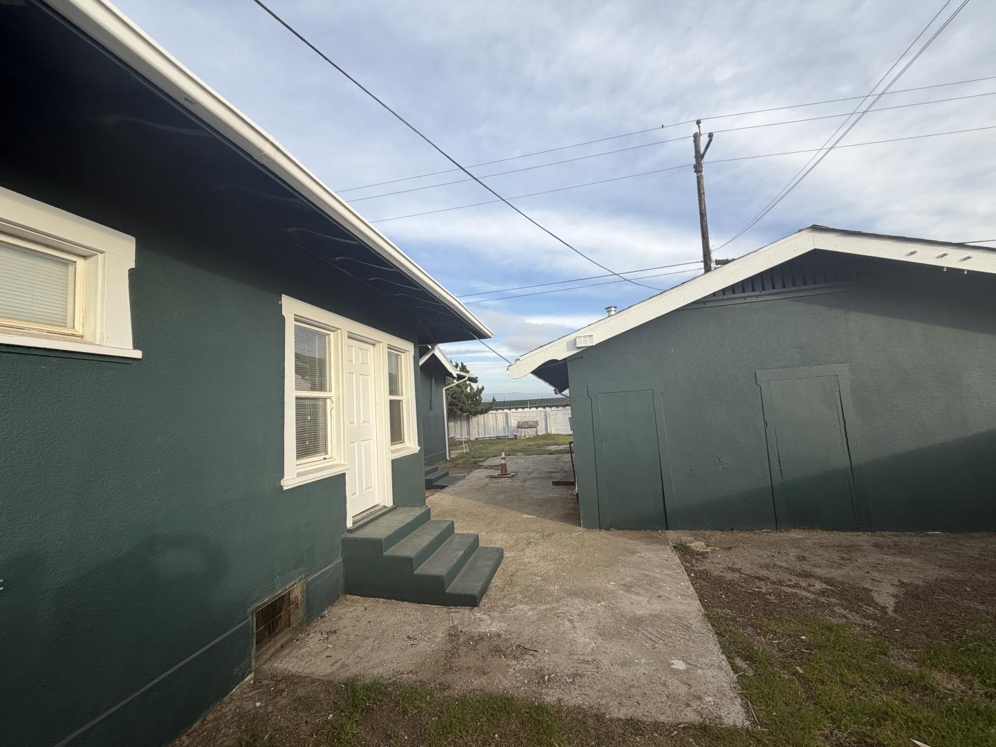 2340 Alisal Road, Unit A Salinas, CA 93908 - Photo 21 of 25 a bedroom with a bed and a window