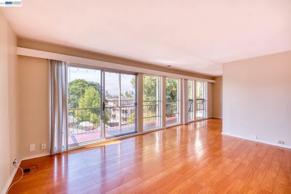 $2,950 | 3815 Harrison Street, Unit 203, Oakland, CA 94611