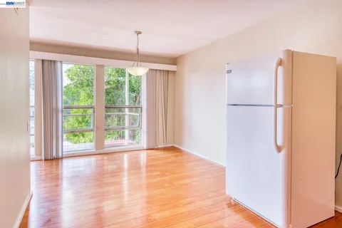 $2,950 | 3815 Harrison Street, Unit 203, Oakland, CA 94611