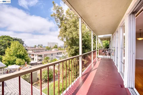 $2,950 | 3815 Harrison Street, Unit 203, Oakland, CA 94611