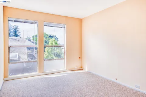$2,950 | 3815 Harrison Street, Unit 203, Oakland, CA 94611