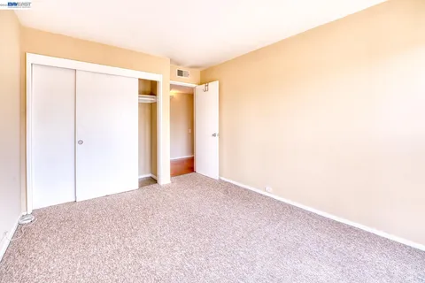 $2,950 | 3815 Harrison Street, Unit 203, Oakland, CA 94611