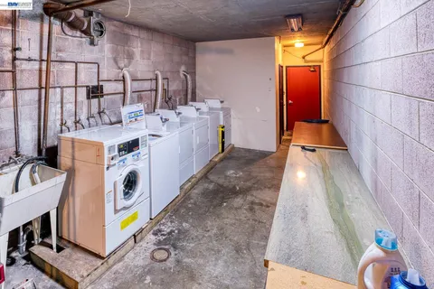 $2,950 | 3815 Harrison Street, Unit 203, Oakland, CA 94611