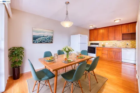 $2,950 | 3815 Harrison Street, Unit 203, Oakland, CA 94611