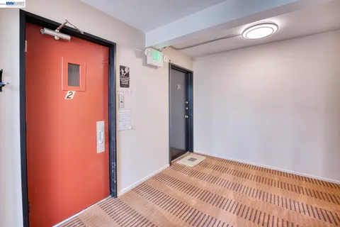 $2,950 | 3815 Harrison Street, Unit 203, Oakland, CA 94611