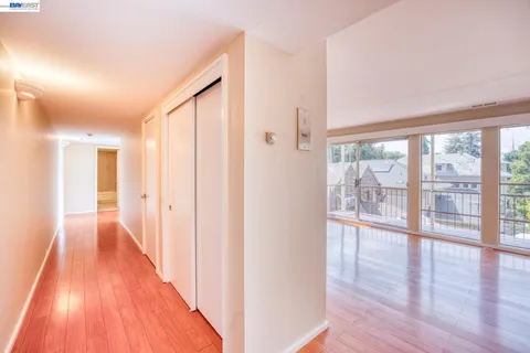 $2,950 | 3815 Harrison Street, Unit 203, Oakland, CA 94611