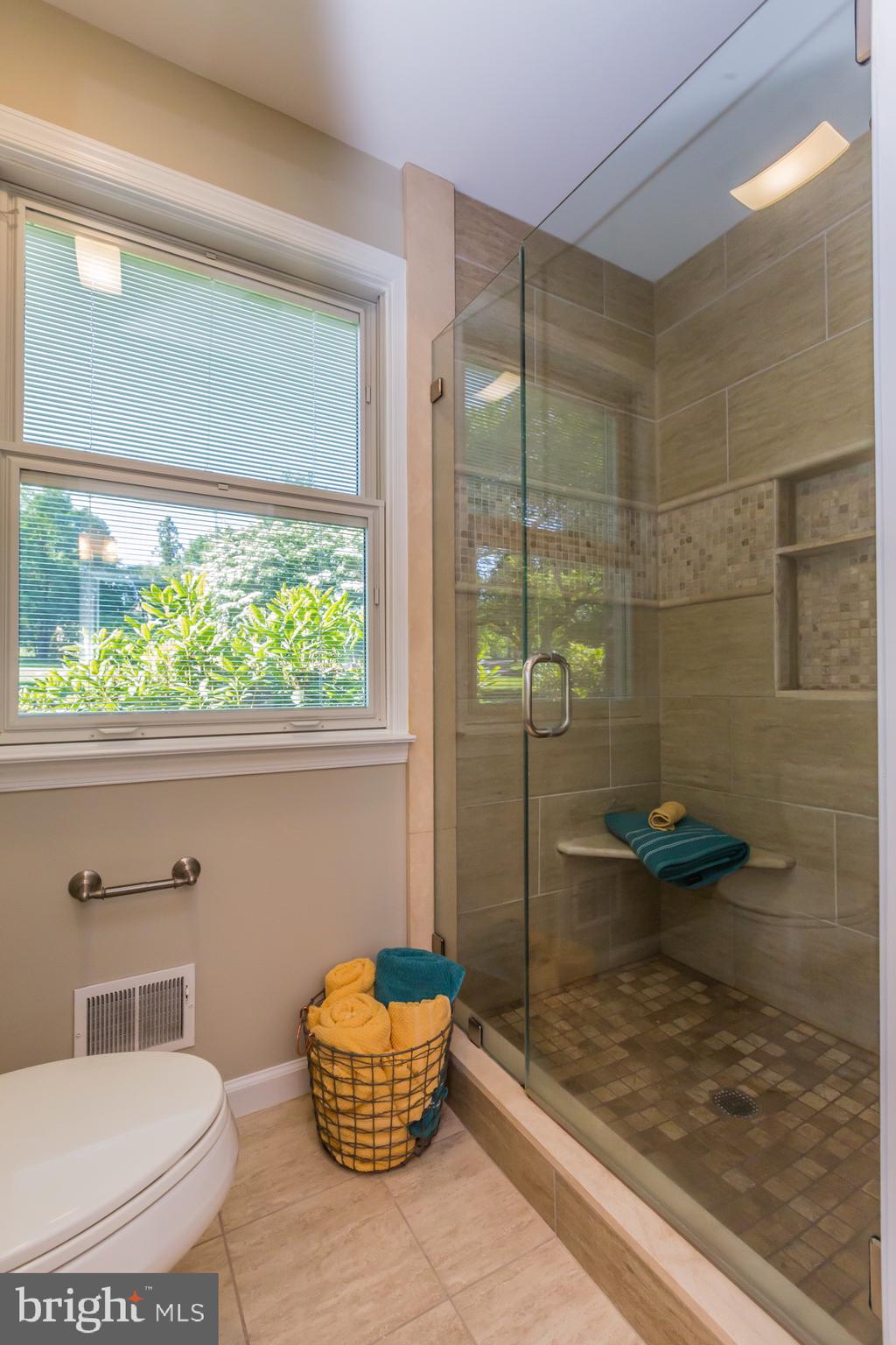 21 Nice Road Thornton, PA 19373 - Photo 35 of 61 Main Bathroom - First Floor