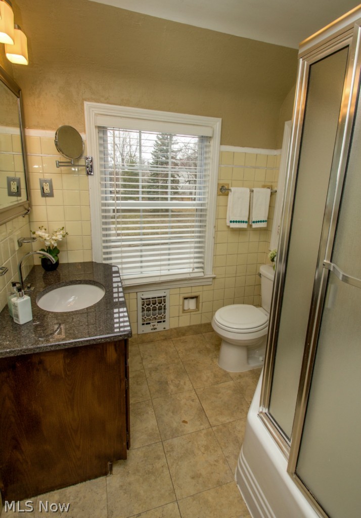 3570 Woodridge Road Cleveland Heights, OH 44121 - Photo 16 of 24 Shower stall is oversized, granite countertop.