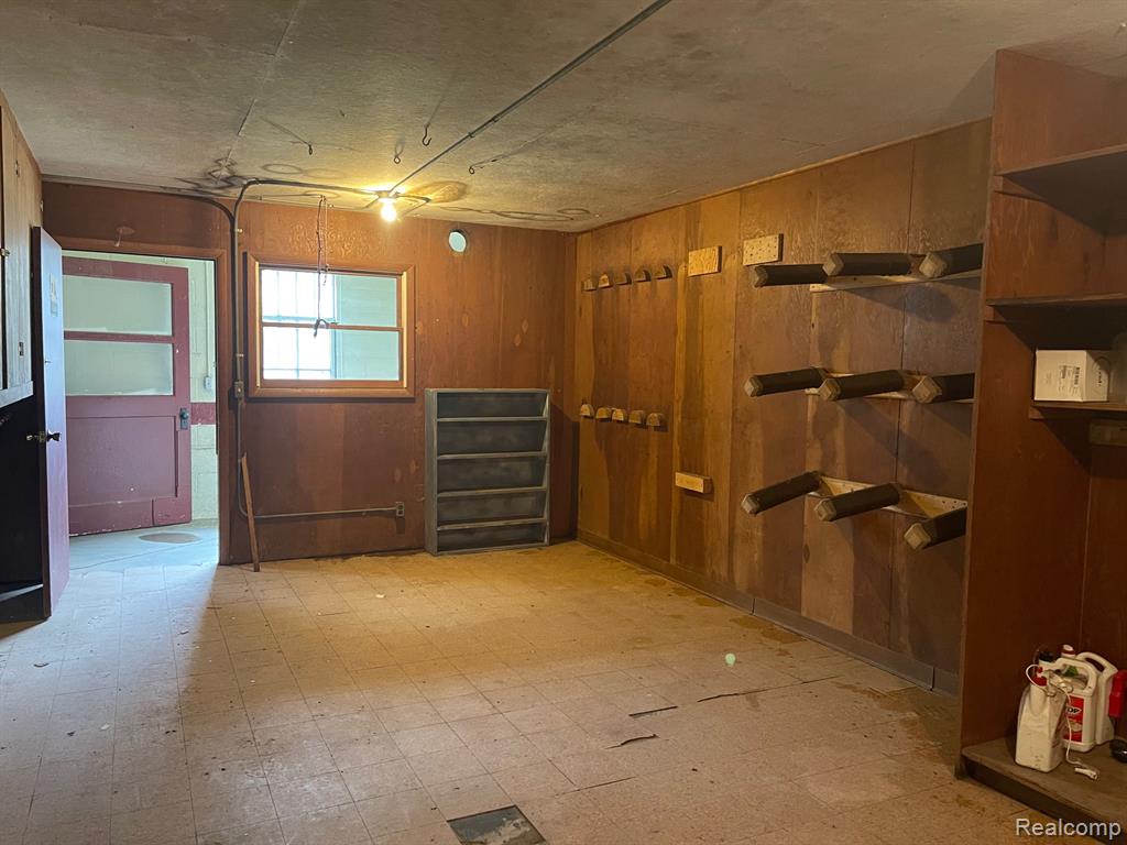 8261 Fenton Road Grand Blanc, MI 48439 - Photo 17 of 24