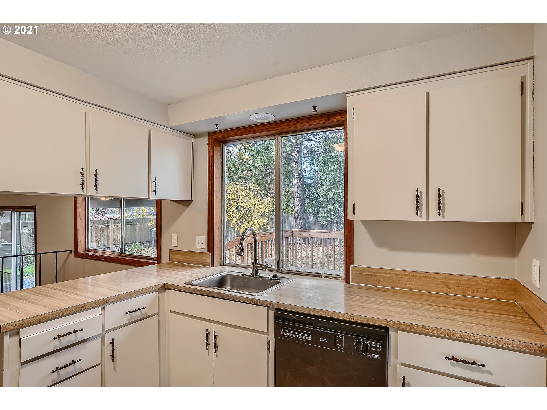 19315 Southwest Murphy Street Aloha, OR 97078 - Photo 13 of 32 Gallery Image 13