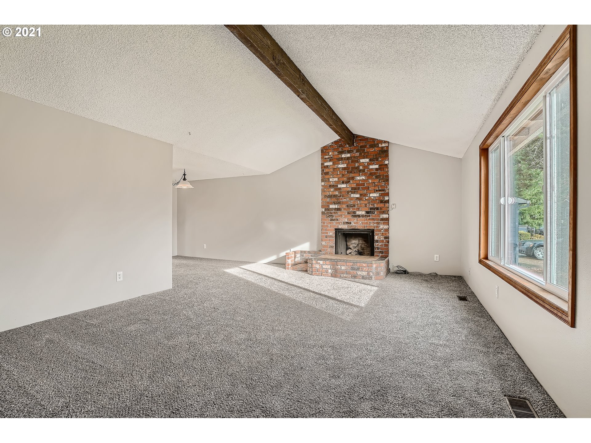 19315 Southwest Murphy Street Aloha, OR 97078 - Photo 5 of 32 Gallery Image 5