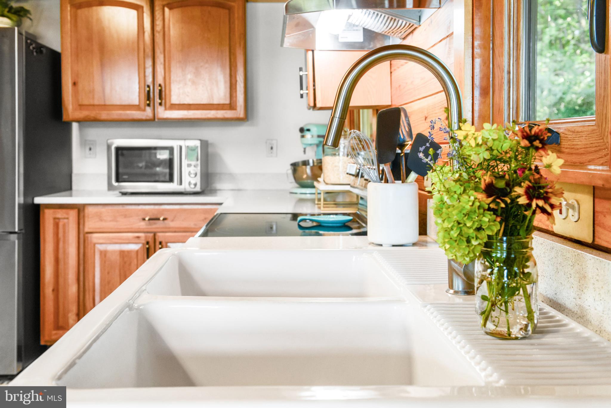4107 Baker Valley Road Frederick, MD 21704 - Photo 12 of 40 Deep country sink.