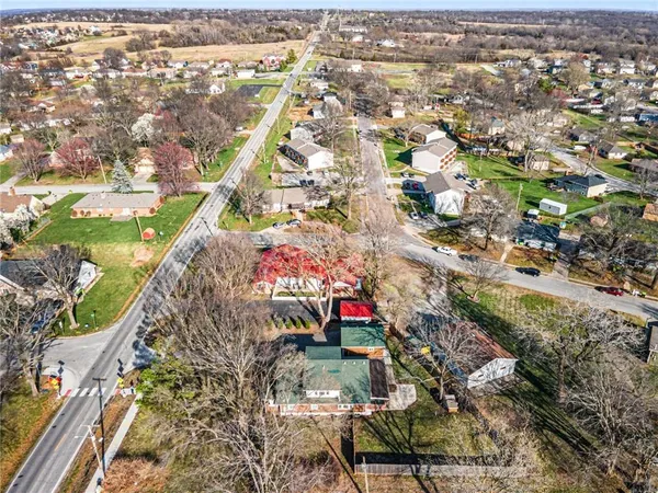 $375,000 | 1701 East South Street, Harrisonville, MO 64701
