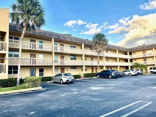 $1,750 | 6070 Northwest 64th Avenue, Unit 103, Tamarac, FL 33319