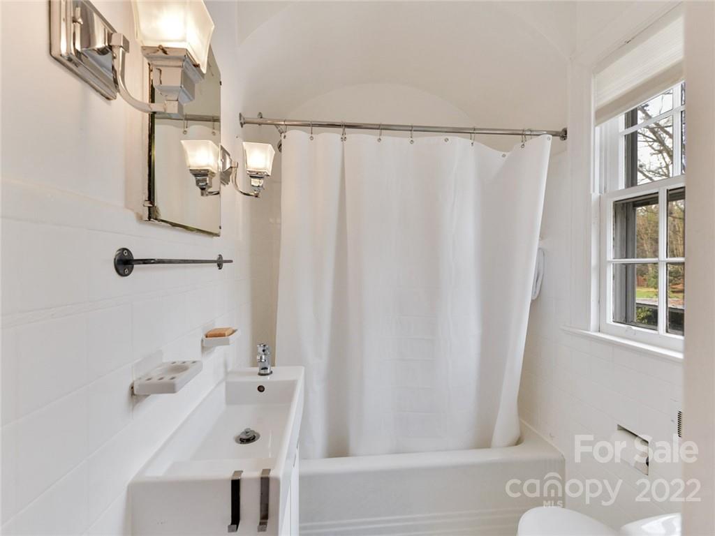 1910 South Wendover Road Charlotte, NC 28211 - Photo 29 of 43 Gallery Image 29