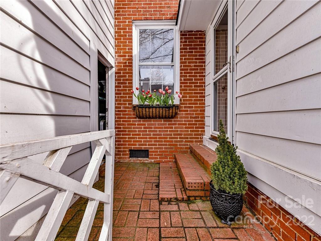 1910 South Wendover Road Charlotte, NC 28211 - Photo 34 of 43 Gallery Image 34