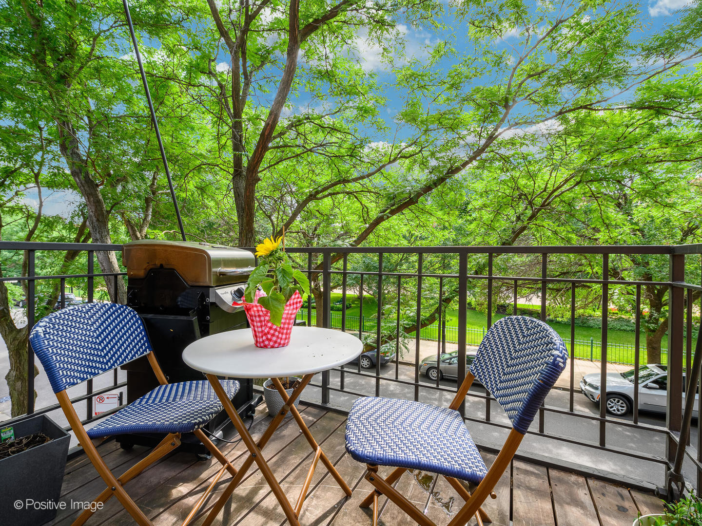 203 South Sangamon Street, Unit 213 Chicago, IL 60607 - Photo 13 of 23 a chairs and a table in a backyard