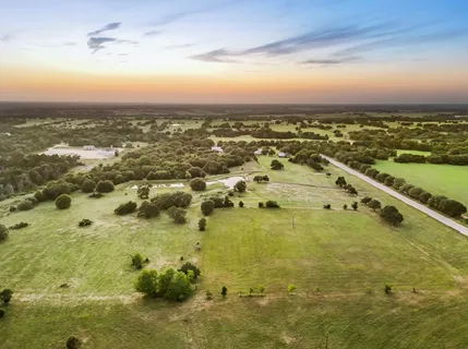 a view of an ocean in a city