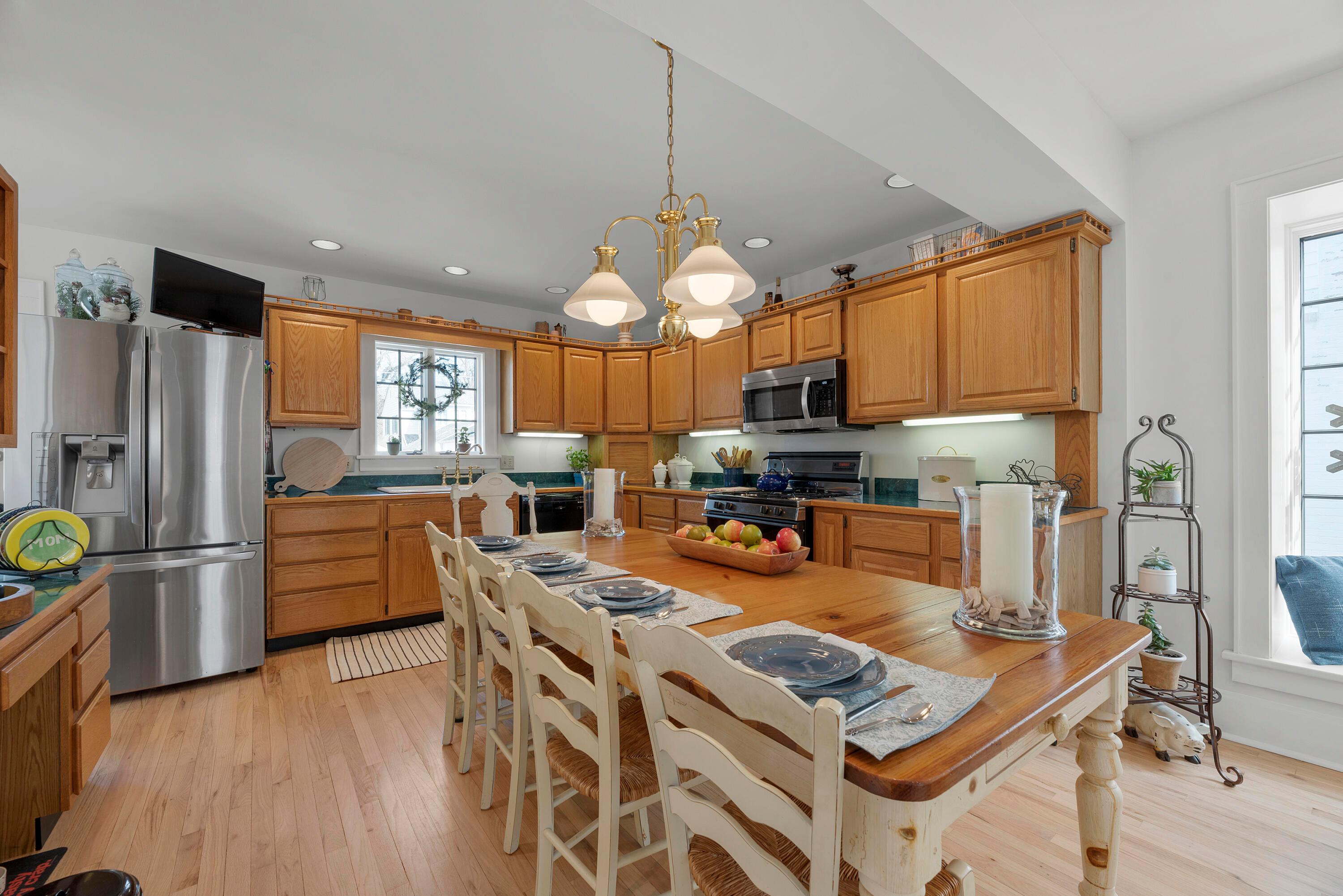 1618 Doone Road Columbus, OH 43221 - Photo 17 of 37 Kitchen