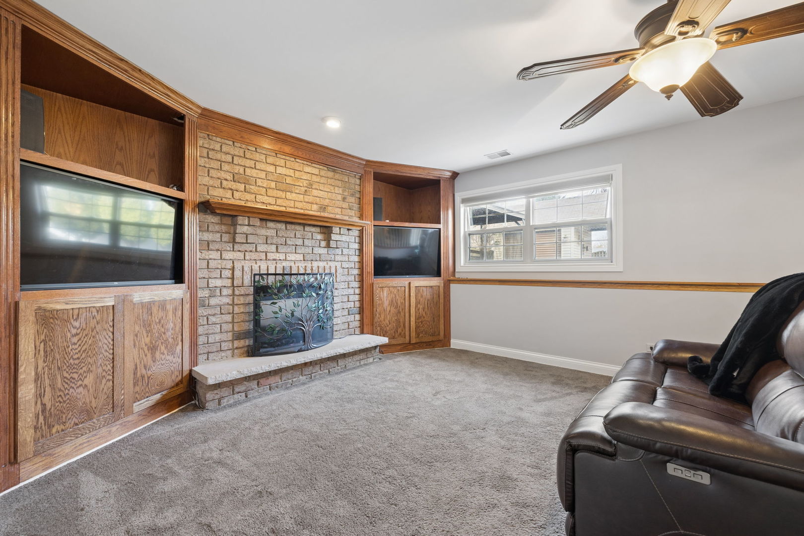 1035 Yamma Ridge New Lenox, IL 60451 - Photo 25 of 51 a living room with furniture and a flat screen tv