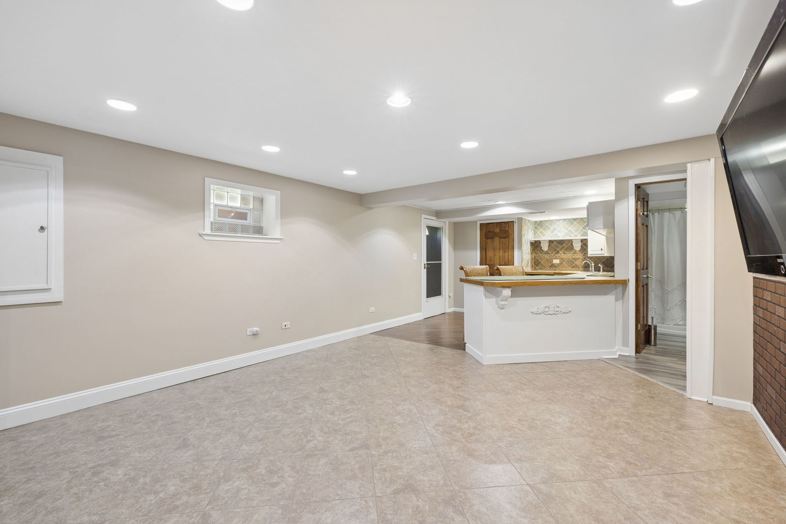 1035 Yamma Ridge New Lenox, IL 60451 - Photo 30 of 51 a view of a kitchen with a sink and microwave