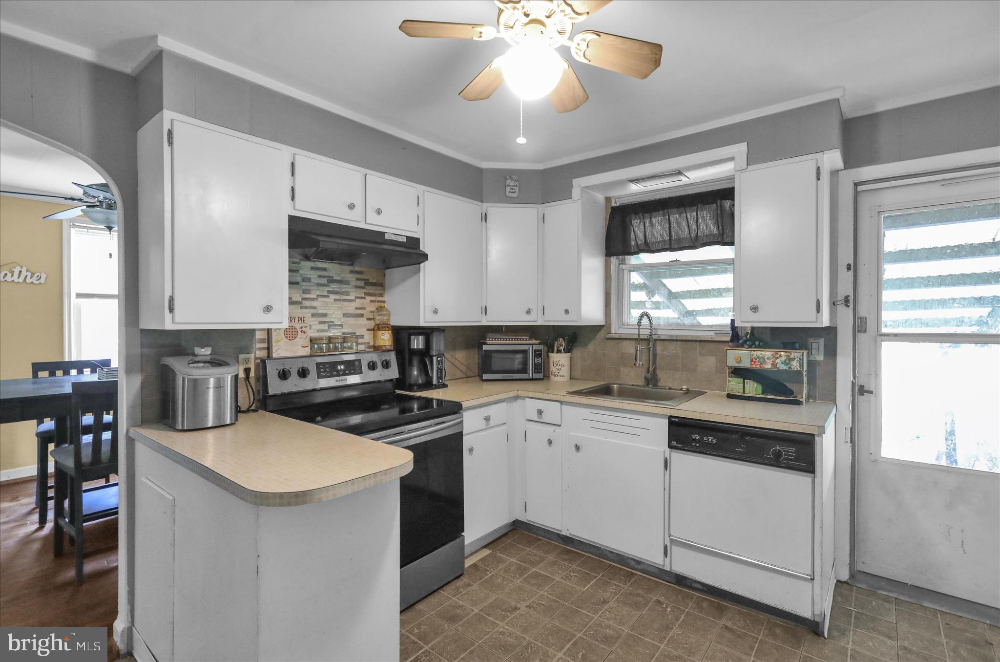3217 Noble Street Reading, PA 19605 - Photo 3 of 21 360_5715