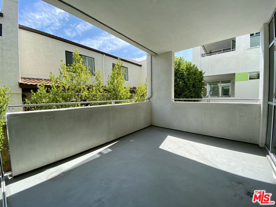 1232 North Kings Road, Unit 105 West Hollywood, CA 90069 - Photo 12 of 22 a view of an outdoor space