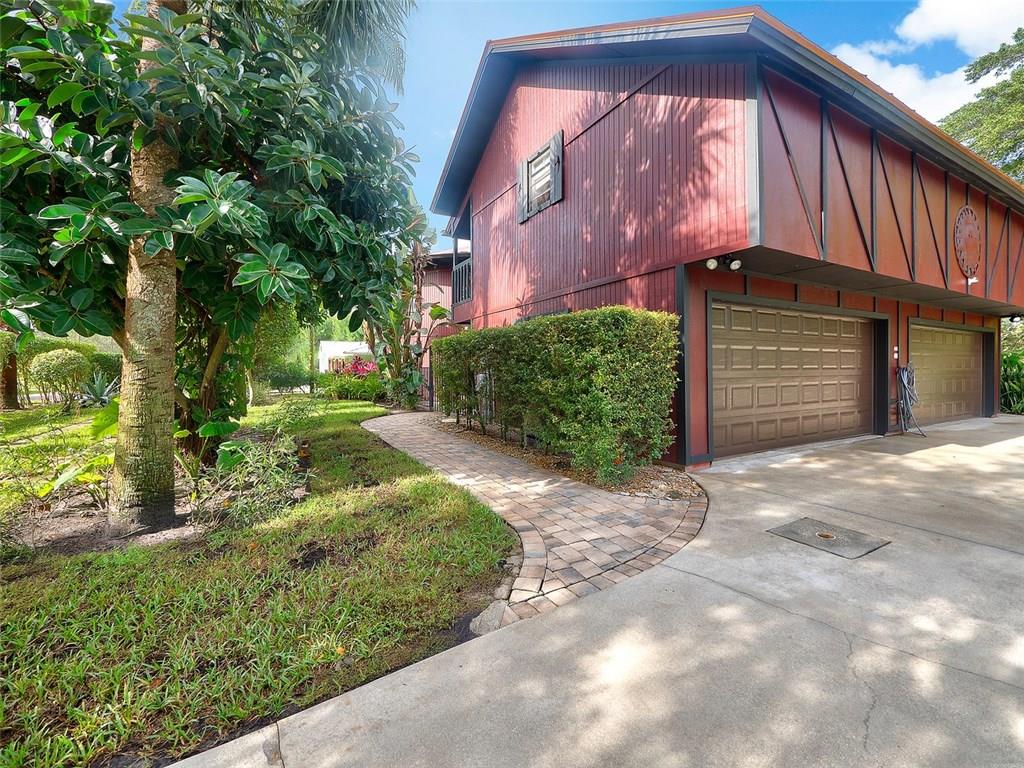 341 Southwest Timber Trail Stuart, FL 34997 - Photo 4 of 25 Gallery Image 4