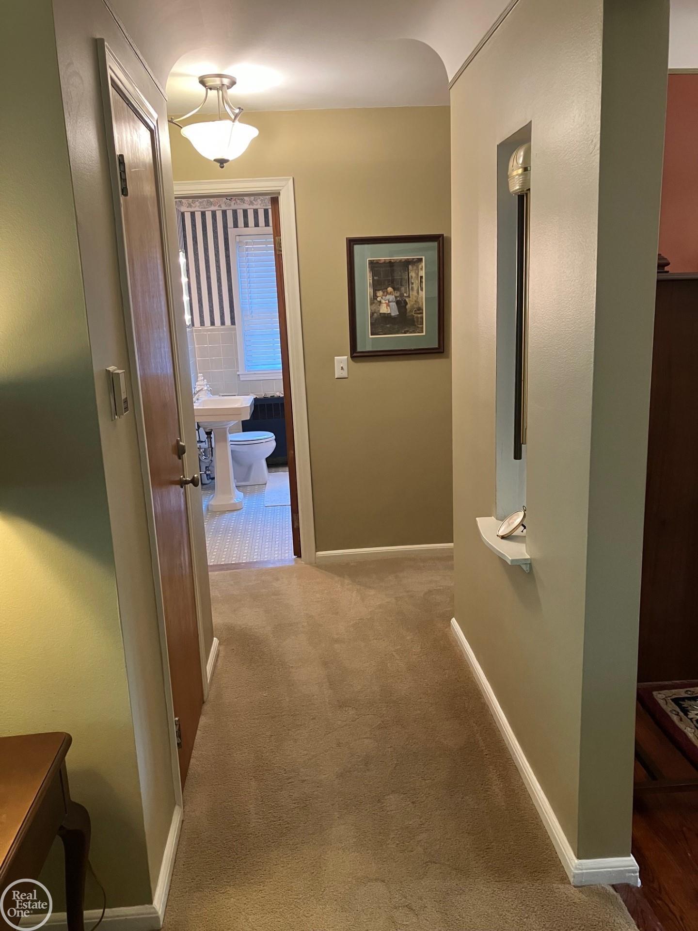 1231 Hawthorne Road Grosse Pointe, MI 48236 - Photo 8 of 41 50109491-7.JPG