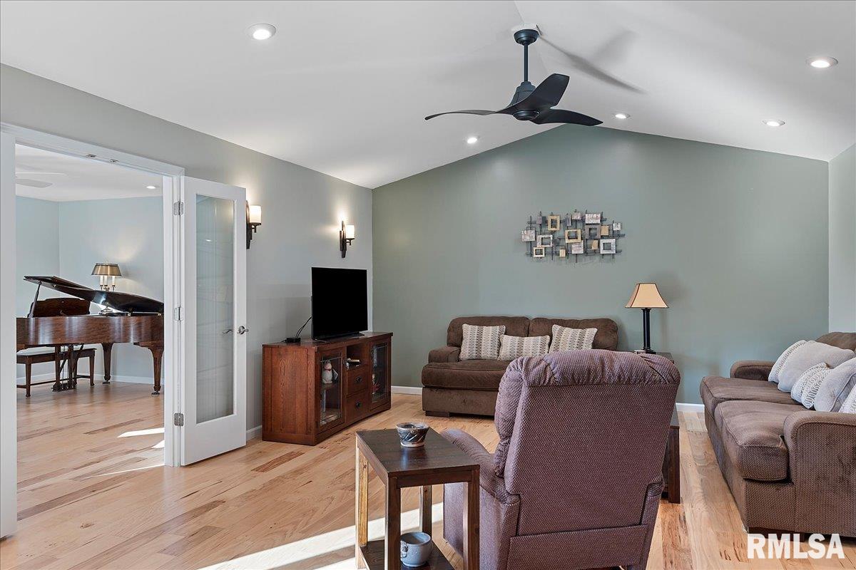 1224 Old Crows Way Springfield, IL 62712 - Photo 7 of 32