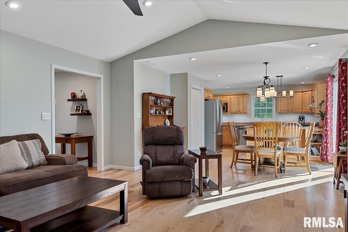 1224 Old Crows Way Springfield, IL 62712 - Photo 8 of 32