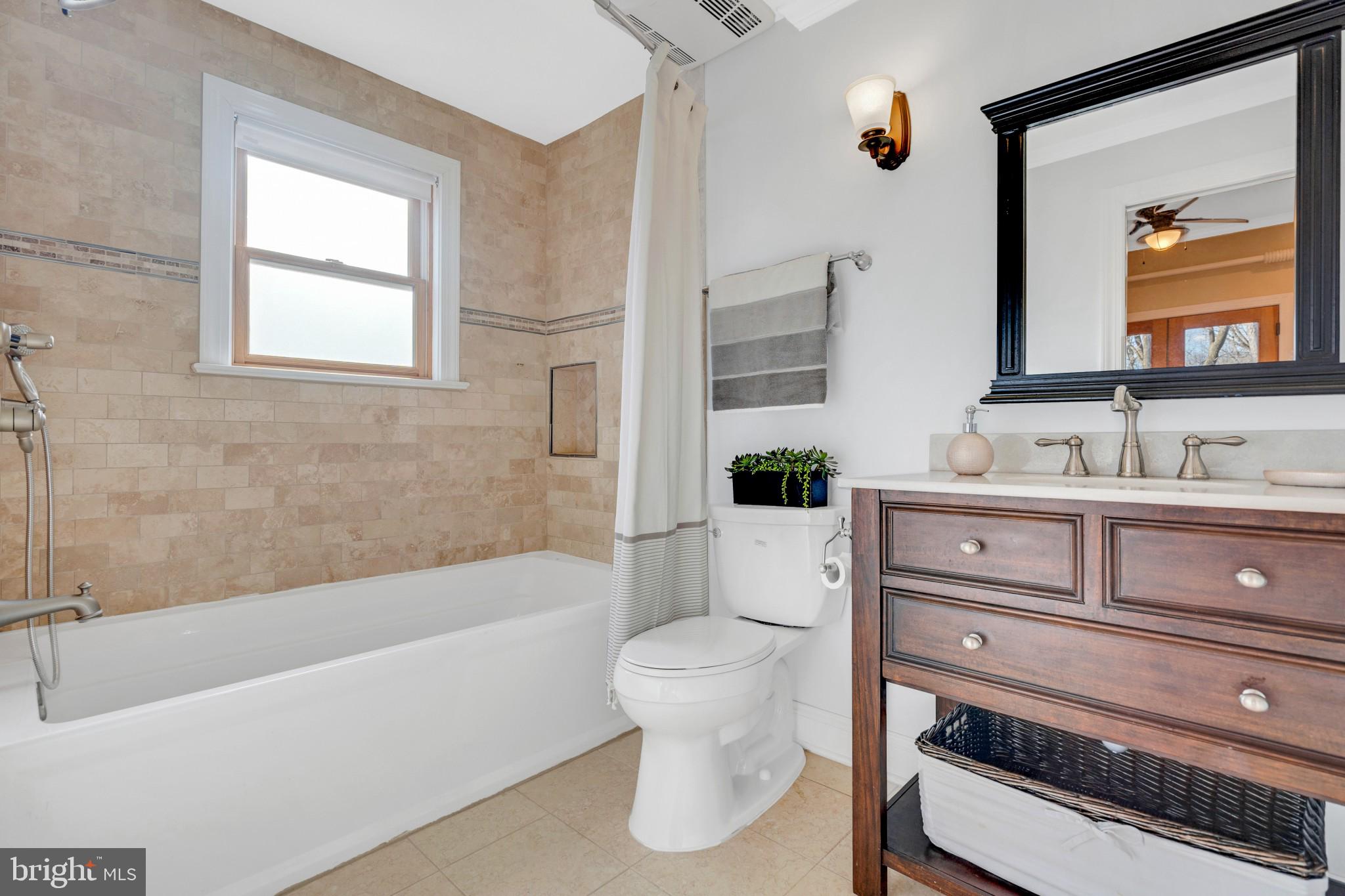 5508 North Carlin Springs Road Arlington, VA 22203 - Photo 29 of 56 2nd suite bath
