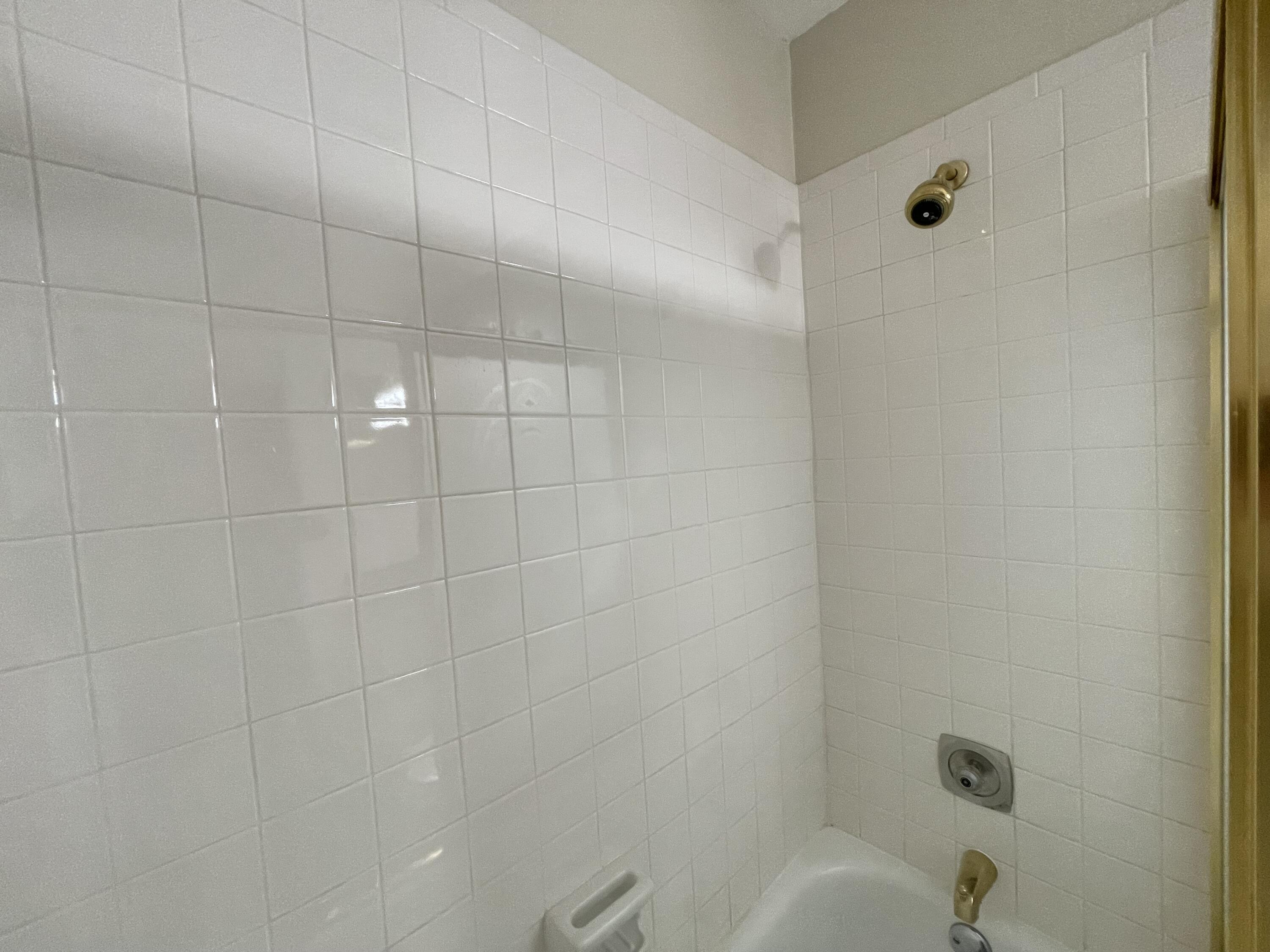 354 Southwest 28th Avenue Delray Beach, FL 33445 - Photo 25 of 54 a bathroom with a bathtub